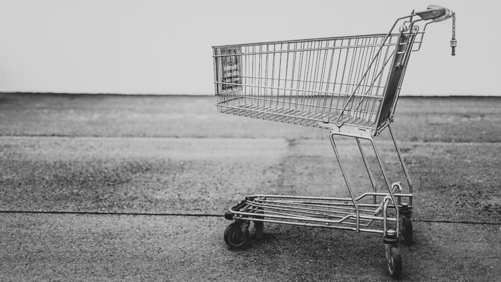 مقارنة بين منصات التجارة الإلكترونية